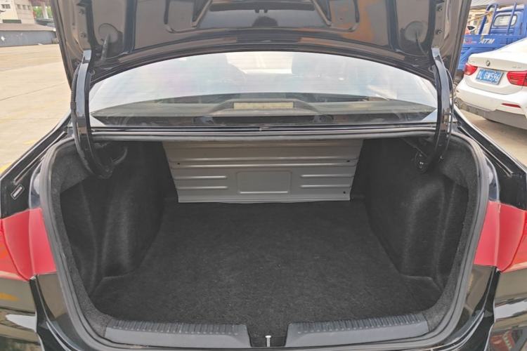 Used Volkswagen Santana 2016 1.6L Manual Fashion Edition Trunk