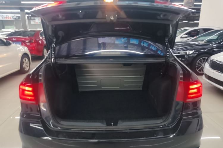 Used Volkswagen Santana 2016 1.4L Manual Fashion Edition Trunk