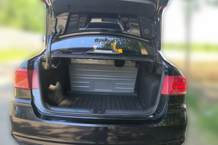 Used Volkswagen Santana 2016 1.6L Manual Fashion Edition Trunk
