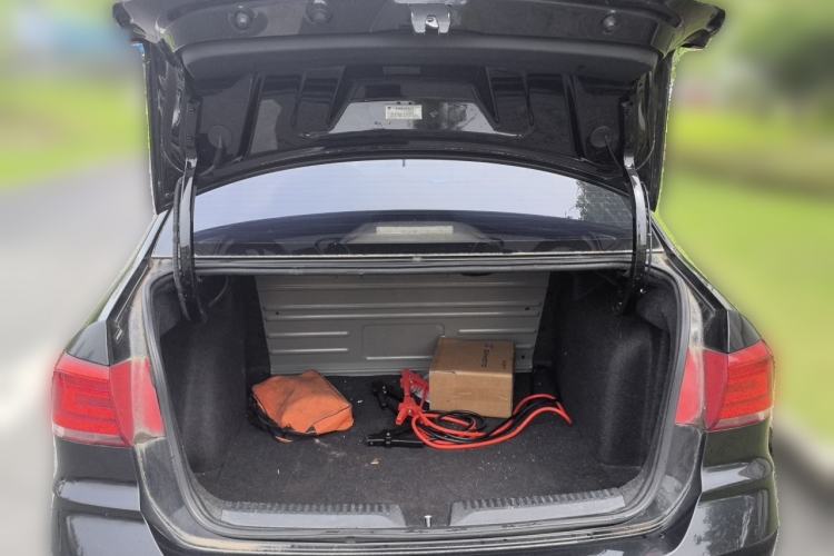 Used Volkswagen Santana 2016 1.6L Manual Fashion Edition Trunk