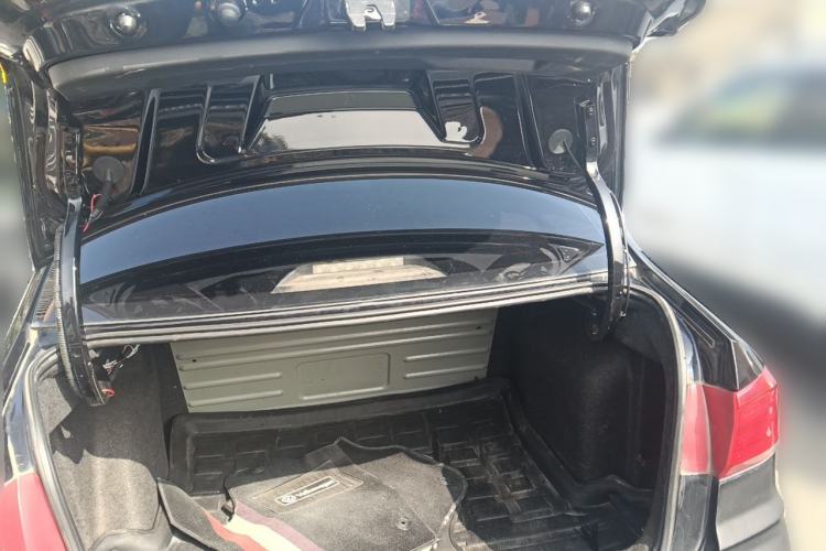 Used Volkswagen Santana 2016 1.4L Manual Fashion Edition Trunk