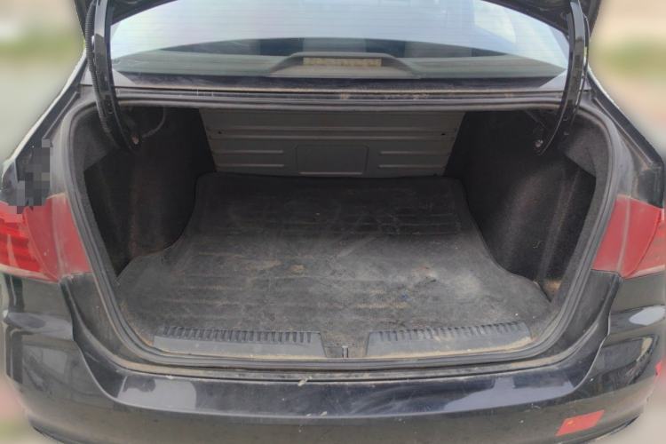 Used Volkswagen Santana 2016 1.6L Manual Fashion Edition Trunk