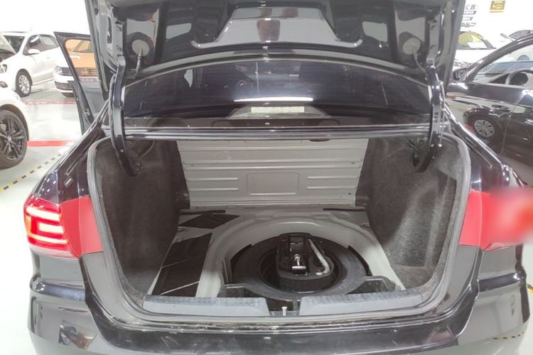 Used Volkswagen Santana 2016 1.4L Manual Fashion Edition Trunk
