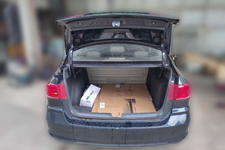 Used Volkswagen Santana 2016 1.6L Manual Fashion Edition Trunk