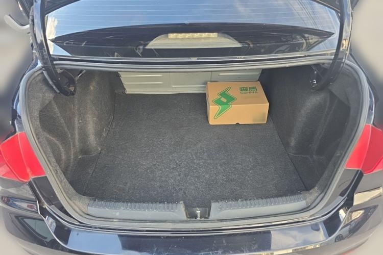 Used Volkswagen Santana 2016 1.4L Manual Fashion Edition Trunk
