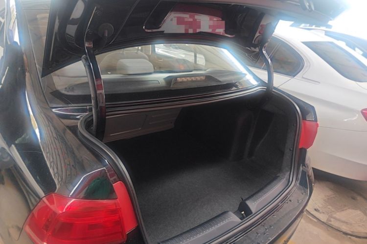 Used Volkswagen Santana 2016 1.6L Automatic Fashion Edition Trunk