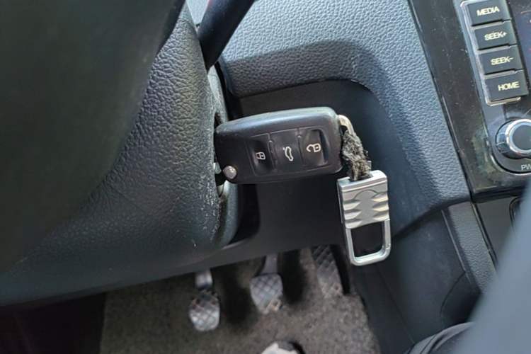 Used Volkswagen Santana 2016 1.6L Manual Fashion Edition Vehicle Key