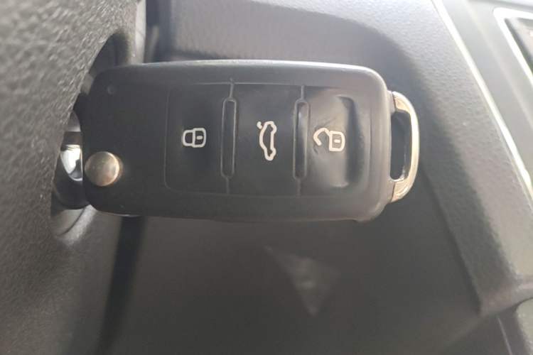 Used Volkswagen Santana 2016 1.6L Manual Comfort Edition Vehicle Key