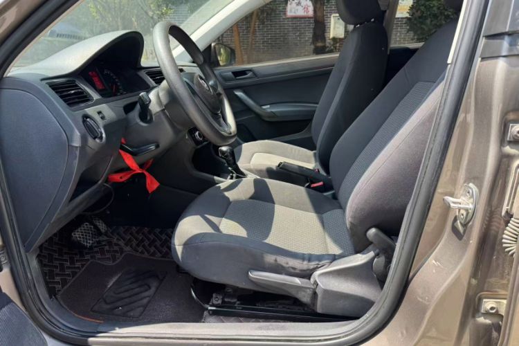 Used Volkswagen Santana 2016 1.6L Automatic Fashion Edition Interior 2