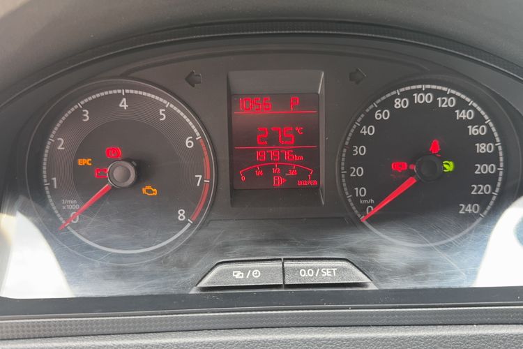 Used Volkswagen Santana 2016 1.6L Automatic Fashion Edition Odometer Close Up
