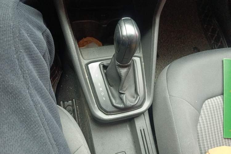 Used Volkswagen Santana 2016 1.6L Automatic Fashion Edition Gear Lever