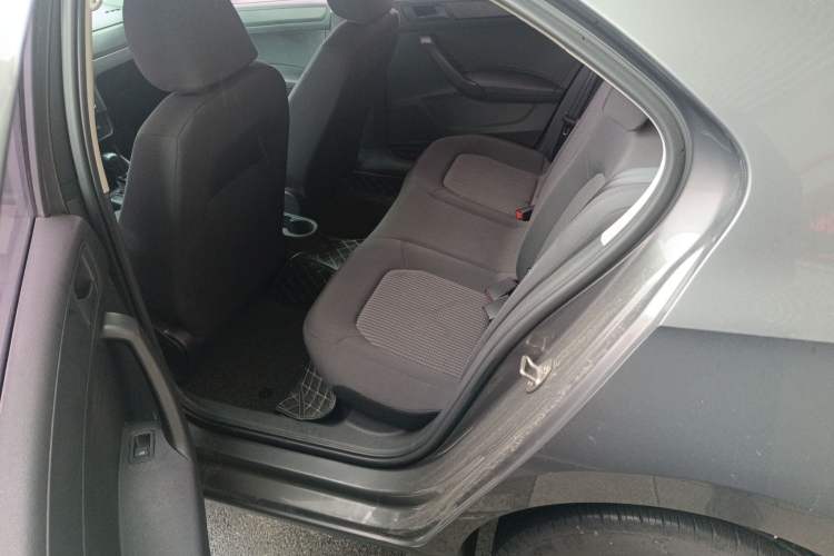 Used Volkswagen Santana 2016 1.6L Automatic Fashion Edition Left Rear Seat