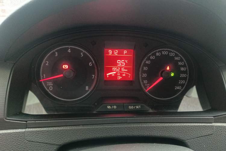 Used Volkswagen Santana 2016 1.6L Automatic Fashion Edition Odometer Close Up
