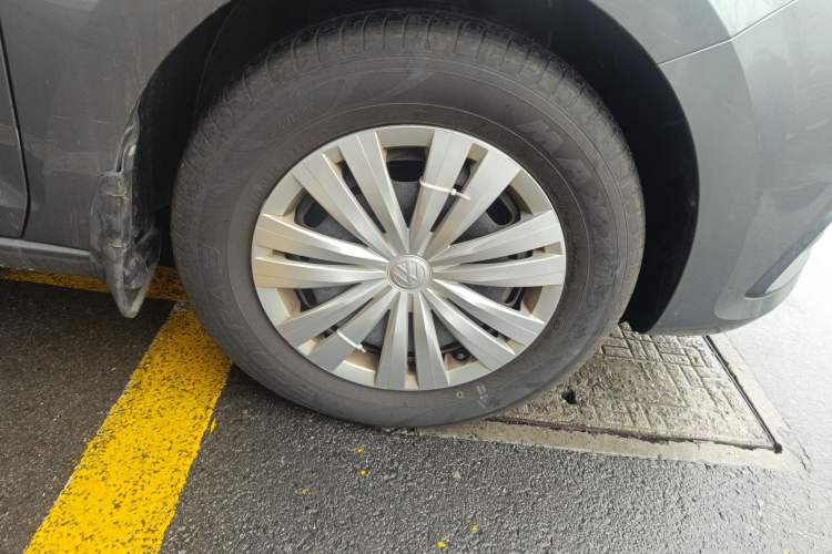 Used Volkswagen Santana 2016 1.6L Automatic Fashion Edition Right Front Wheel Hub