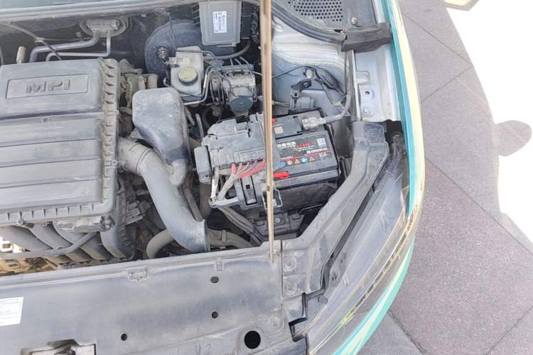 Used Volkswagen Santana 2016 1.6L Manual Fashion Edition Engine Bay Left