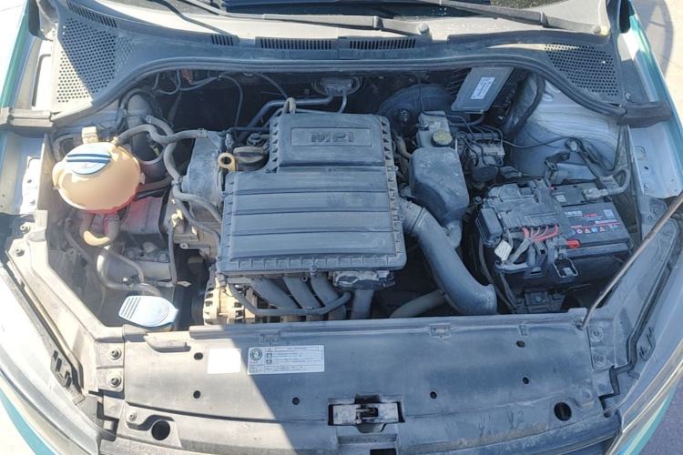 Used Volkswagen Santana 2016 1.6L Manual Fashion Edition Engine Bay