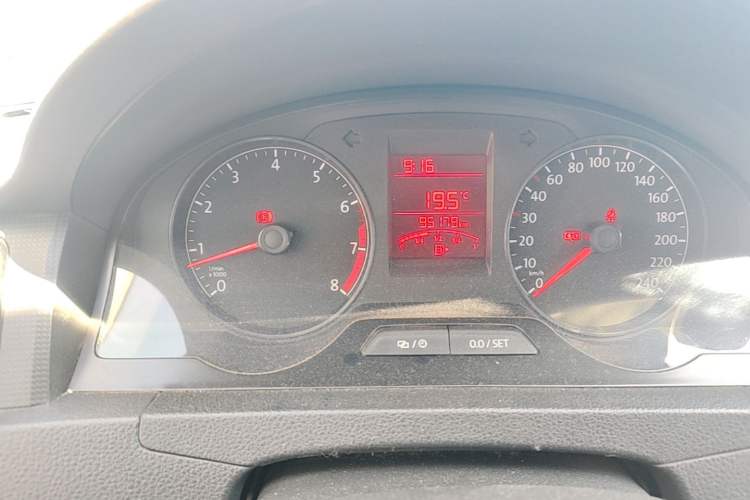 Used Volkswagen Santana 2016 1.6L Manual Fashion Edition Odometer Close Up