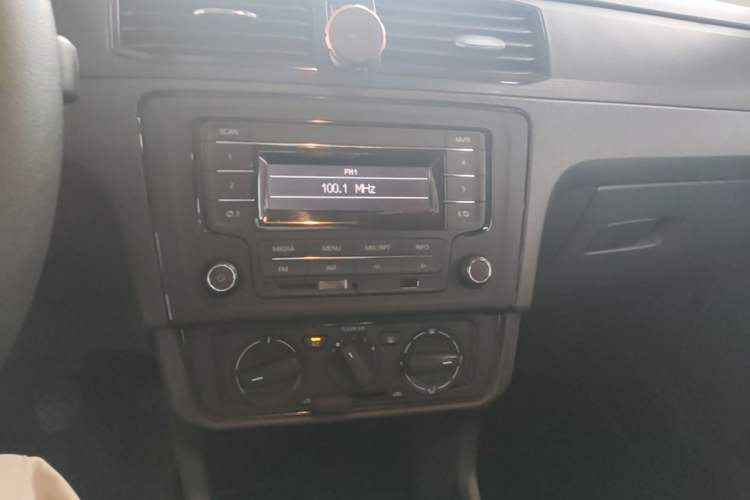 Used Volkswagen Santana 2016 1.6L Manual Fashion Edition Audio And AC Panel