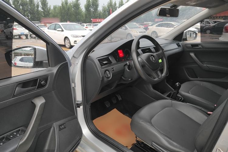 Used Volkswagen Santana 2016 1.6L Manual Fashion Edition Driver Seat
