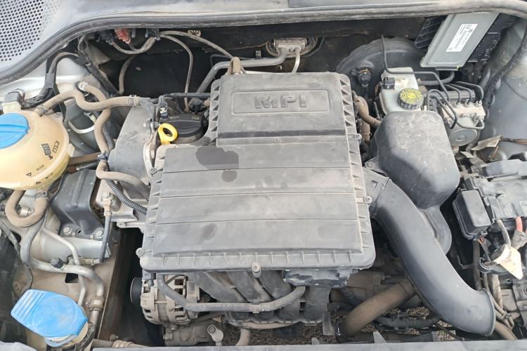 Used Volkswagen Santana 2016 1.6L Manual Fashion Edition Engine Bay