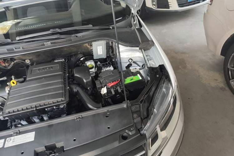 Used Volkswagen Santana 2016 1.6L Manual Fashion Edition Engine Bay Left
