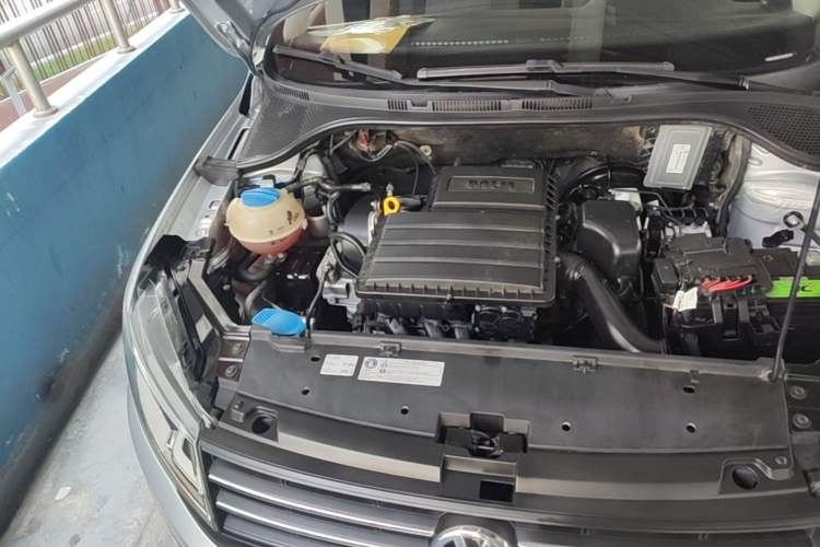 Used Volkswagen Santana 2016 1.6L Manual Fashion Edition Engine Bay Right