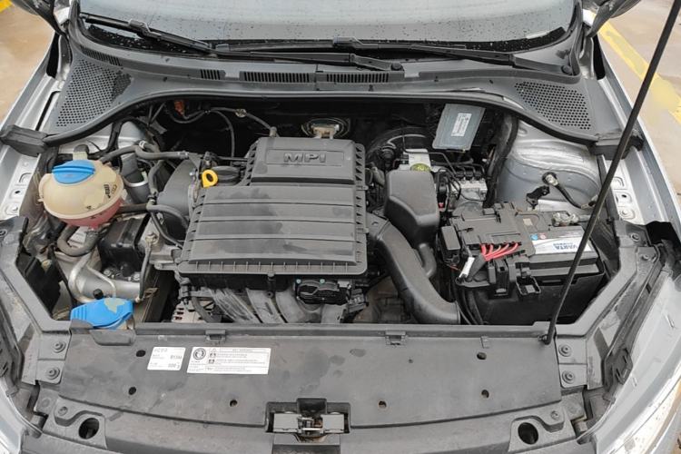 Used Volkswagen Santana 2016 1.6L Manual Fashion Edition Engine Bay