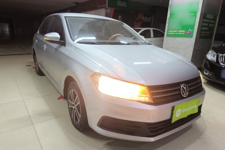 Used Volkswagen Santana 2016 1.4L Manual Fashion Edition Front Right 45 Deg