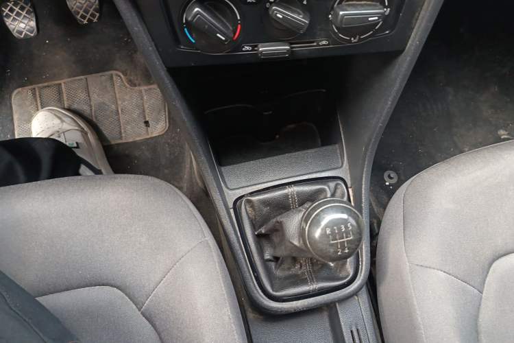 Used Volkswagen Santana 2016 1.6L Manual Fashion Edition Gear Lever