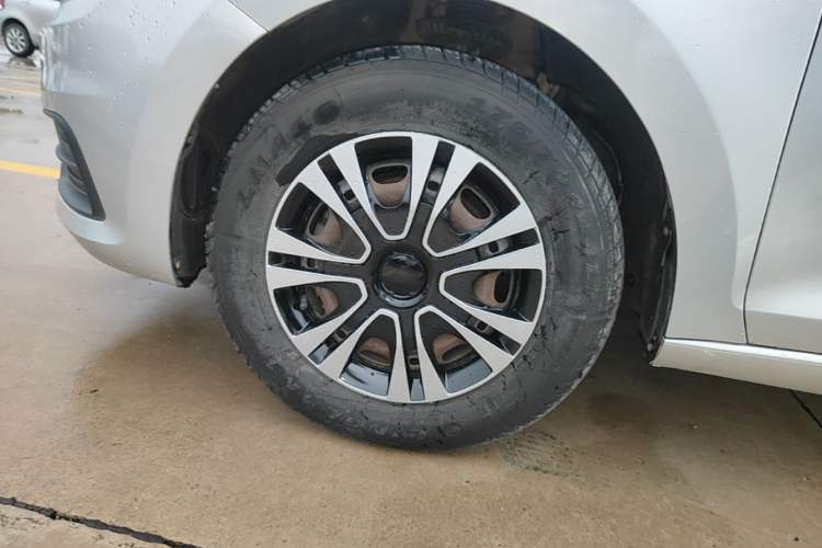 Used Volkswagen Santana 2016 1.6L Manual Fashion Edition Left Front Wheel Hub