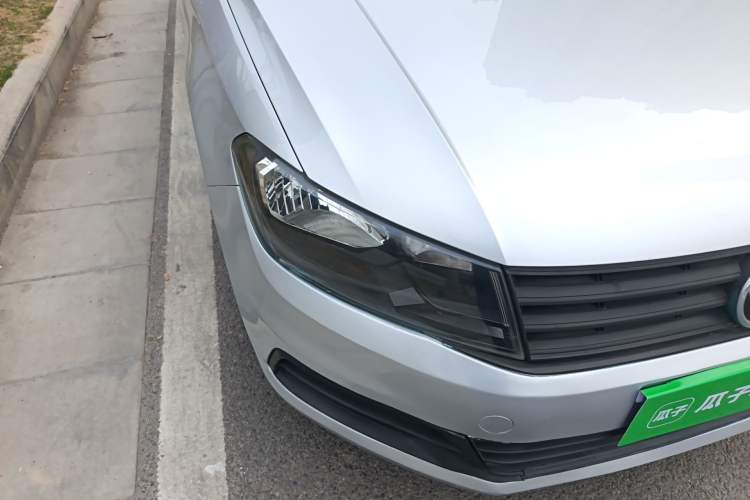 Used Volkswagen Santana 2016 1.6L Manual Fashion Edition Right Front Headlight