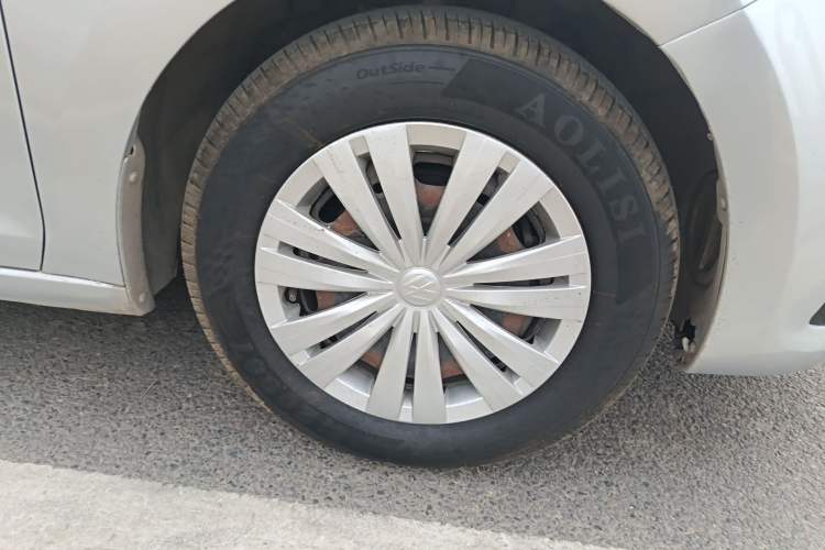 Used Volkswagen Santana 2016 1.6L Manual Fashion Edition Right Front Wheel Hub