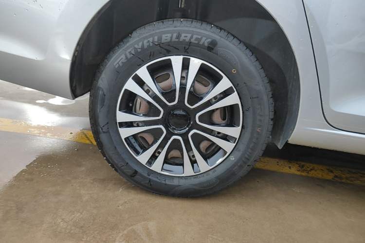 Used Volkswagen Santana 2016 1.6L Manual Fashion Edition Right Rear Wheel Hub