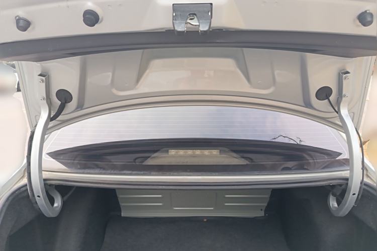 Used Volkswagen Santana 2016 1.6L Manual Fashion Edition Trunk