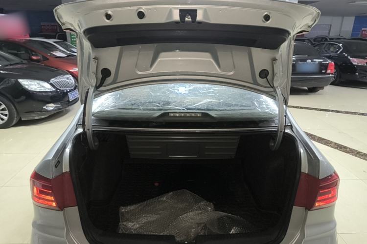 Used Volkswagen Santana 2016 1.4L Manual Fashion Edition Trunk