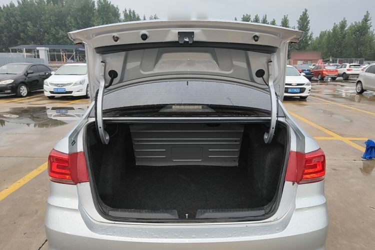 Used Volkswagen Santana 2016 1.6L Manual Fashion Edition Trunk