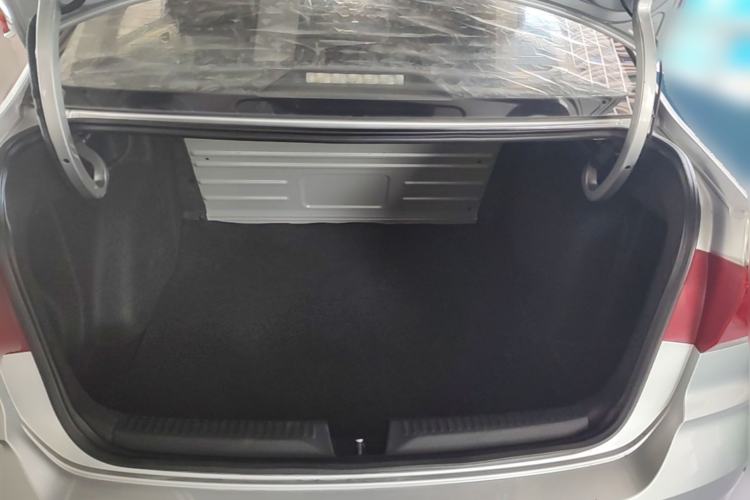Used Volkswagen Santana 2016 1.6L Manual Fashion Edition Trunk