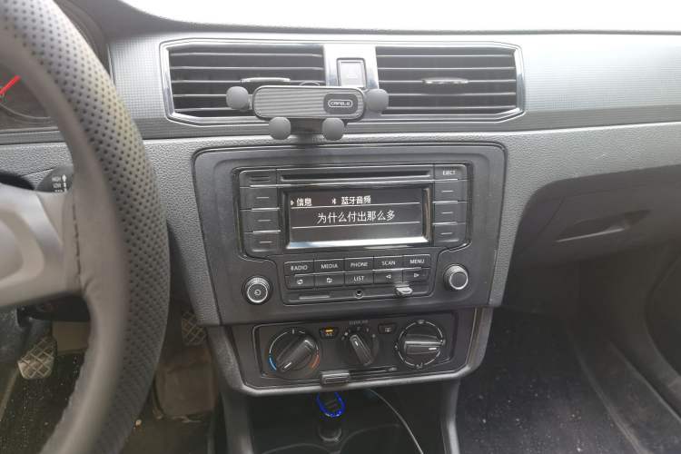 Used Volkswagen Santana 2016 1.6L Manual Fashion Edition Audio And AC Panel