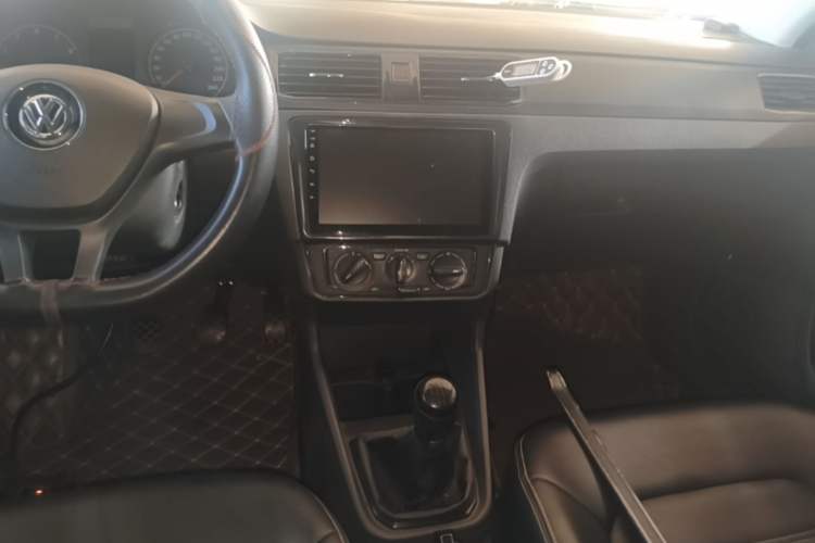 Used Volkswagen Santana 2016 1.6L Manual Fashion Edition Audio And AC Panel