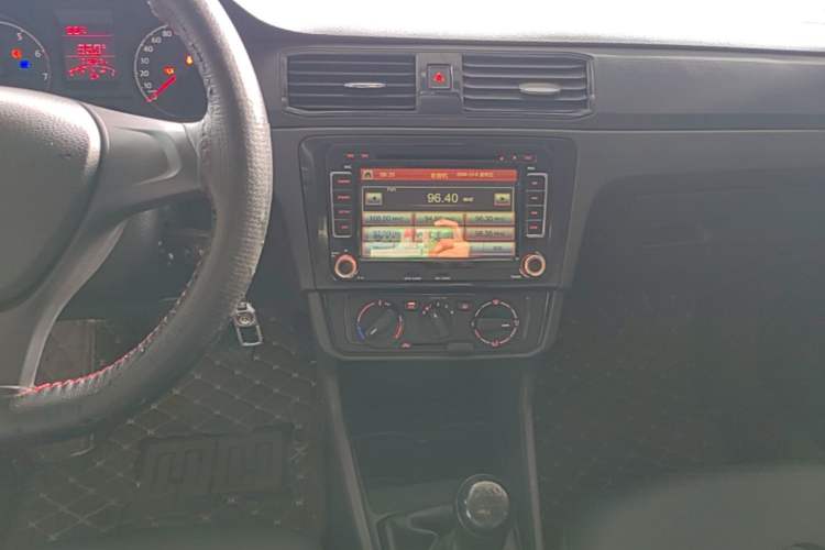 Used Volkswagen Santana 2016 1.4L Manual Fashion Edition Audio And AC Panel