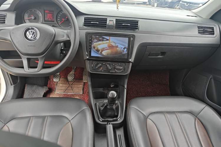 Used Volkswagen Santana 2016 1.6L Manual Fashion Edition Audio And AC Panel