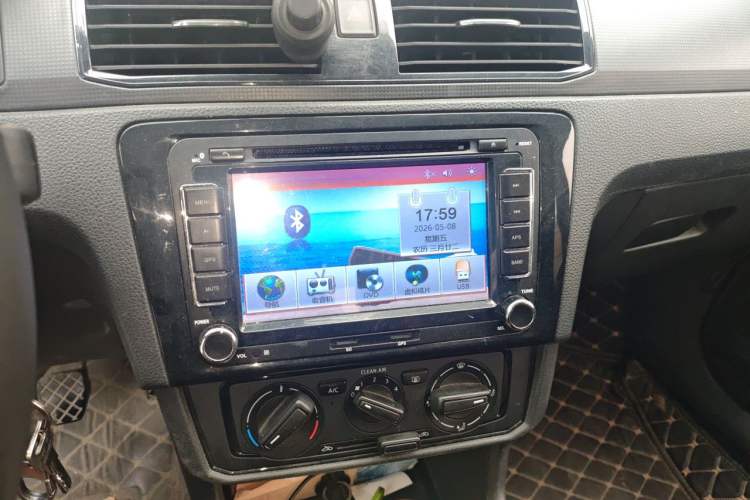 Used Volkswagen Santana 2016 1.6L Manual Fashion Edition Audio And AC Panel