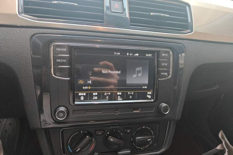 Used Volkswagen Santana 2016 1.6L Automatic Fashion Edition Audio And AC Panel