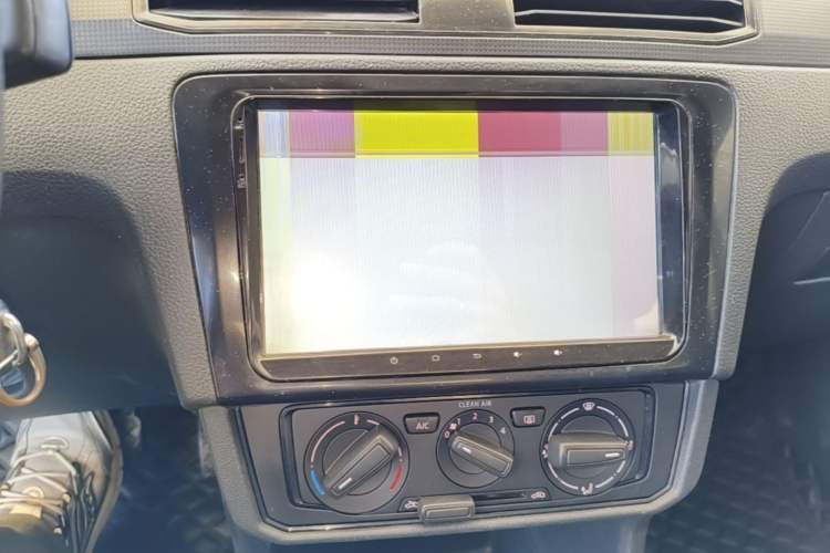 Used Volkswagen Santana 2016 1.6L Automatic Fashion Edition Audio And AC Panel