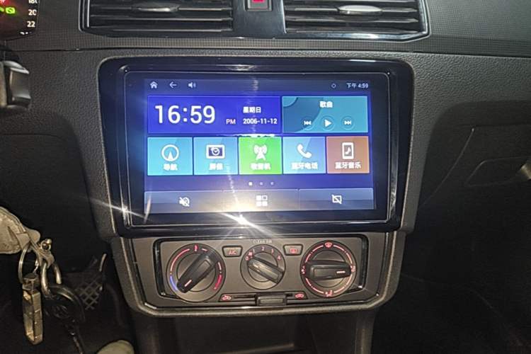 Used Volkswagen Santana 2016 1.6L Automatic Fashion Edition Audio And AC Panel