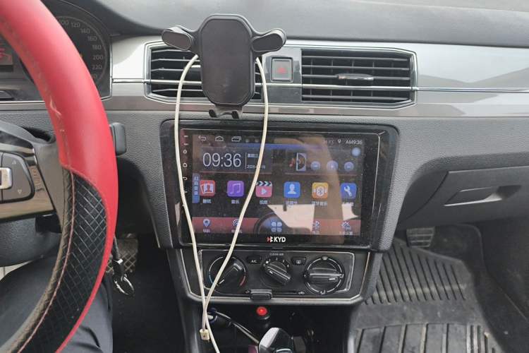Used Volkswagen Santana 2016 1.6L Automatic Comfort Edition Audio And AC Panel