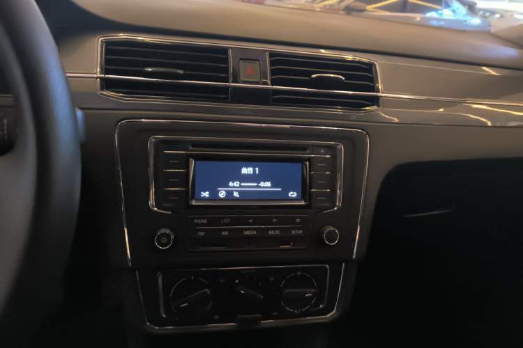 Used Volkswagen Santana 2016 1.6L Manual Comfort Edition Audio And AC Panel