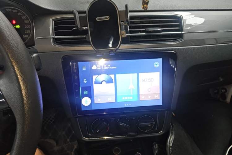 Used Volkswagen Santana 2016 1.6L Automatic Comfort Edition Audio And AC Panel