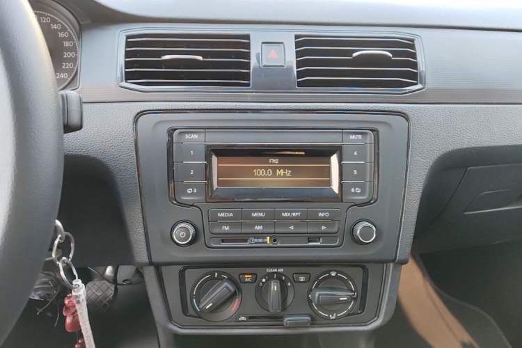 Used Volkswagen Santana 2016 1.4L Manual Fashion Edition Audio And AC Panel