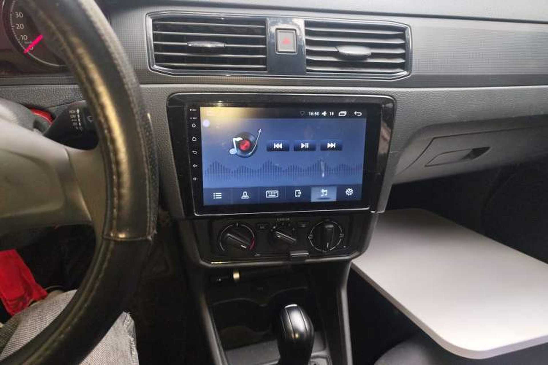 Used Volkswagen Santana 2016 1.6L Automatic Fashion Edition Audio And AC Panel